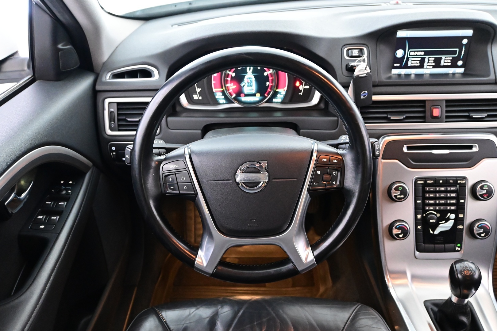 VOLVO V70 2014