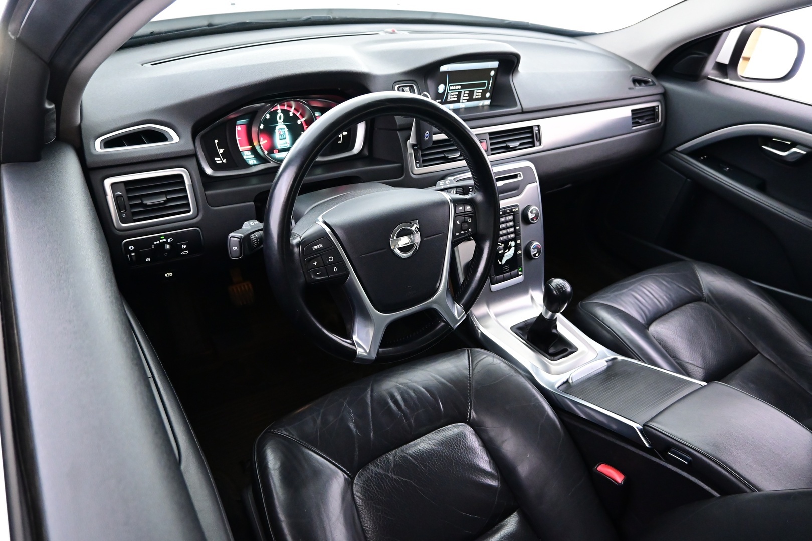 VOLVO V70 2014