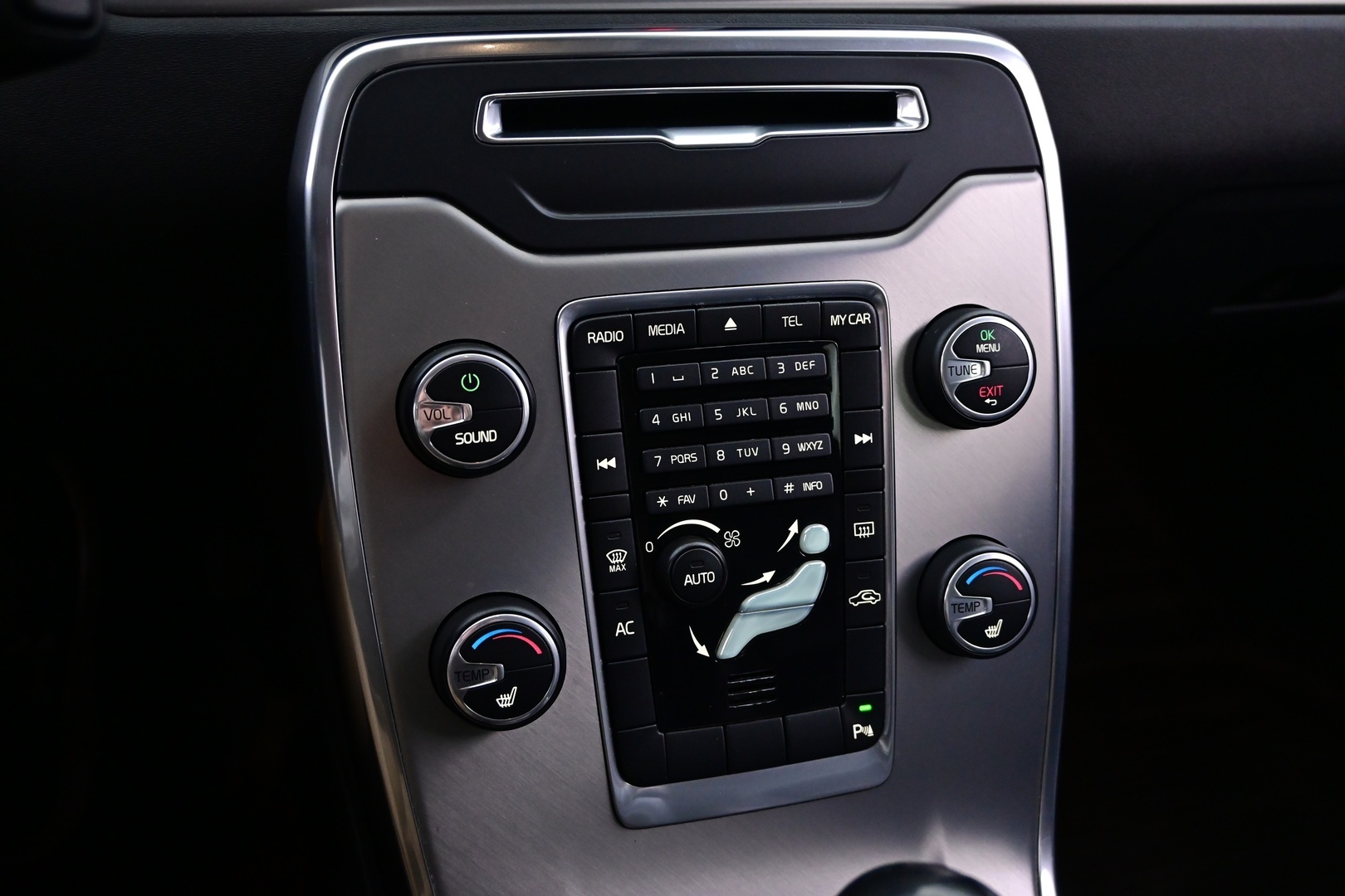 VOLVO V70 2014