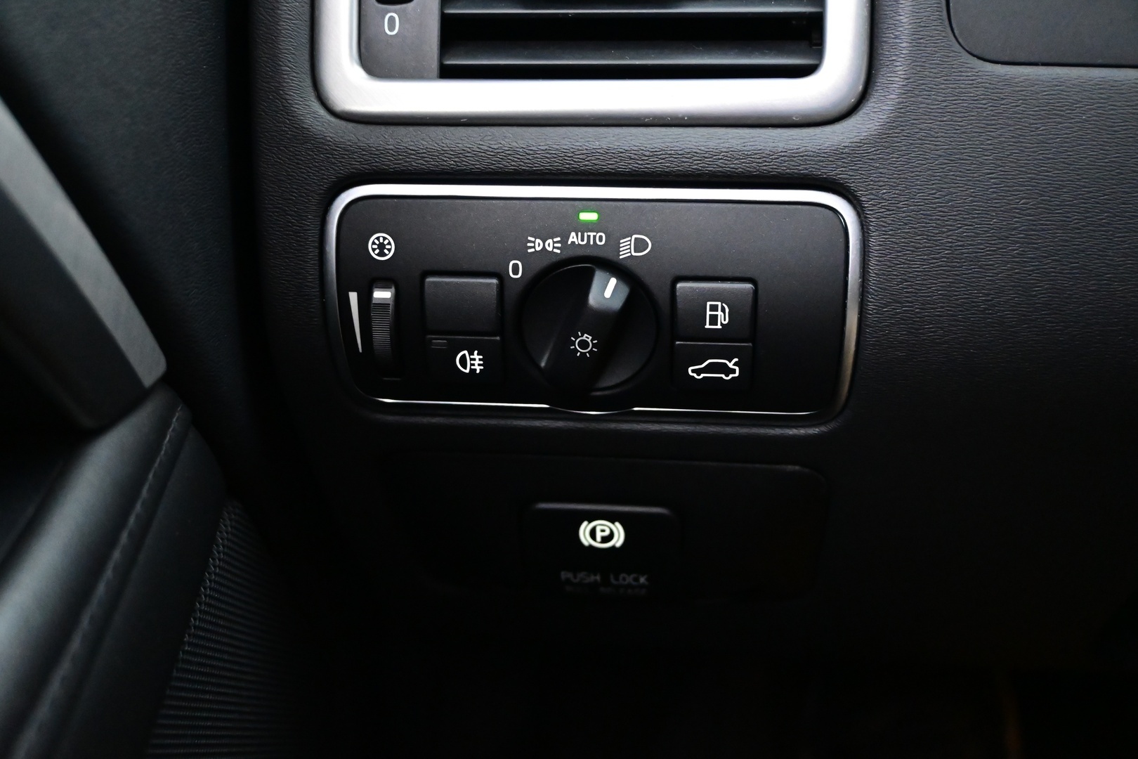 VOLVO V70 2014