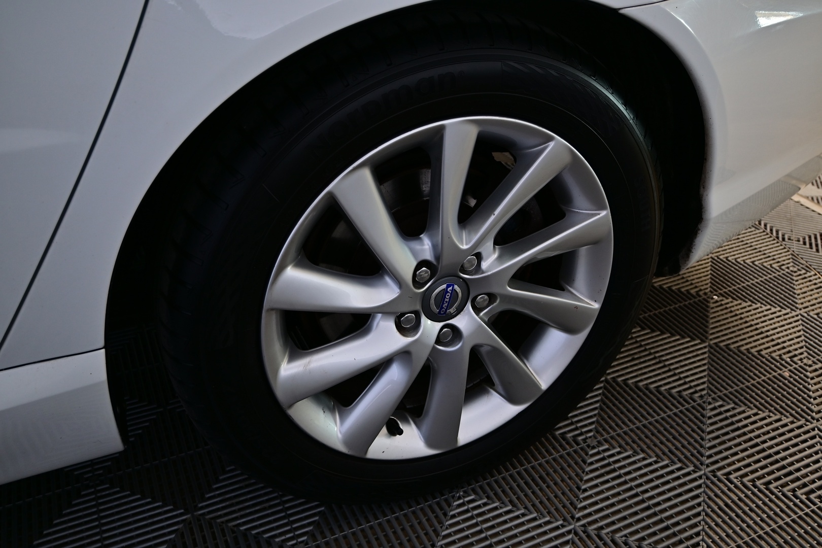 VOLVO V70 2014