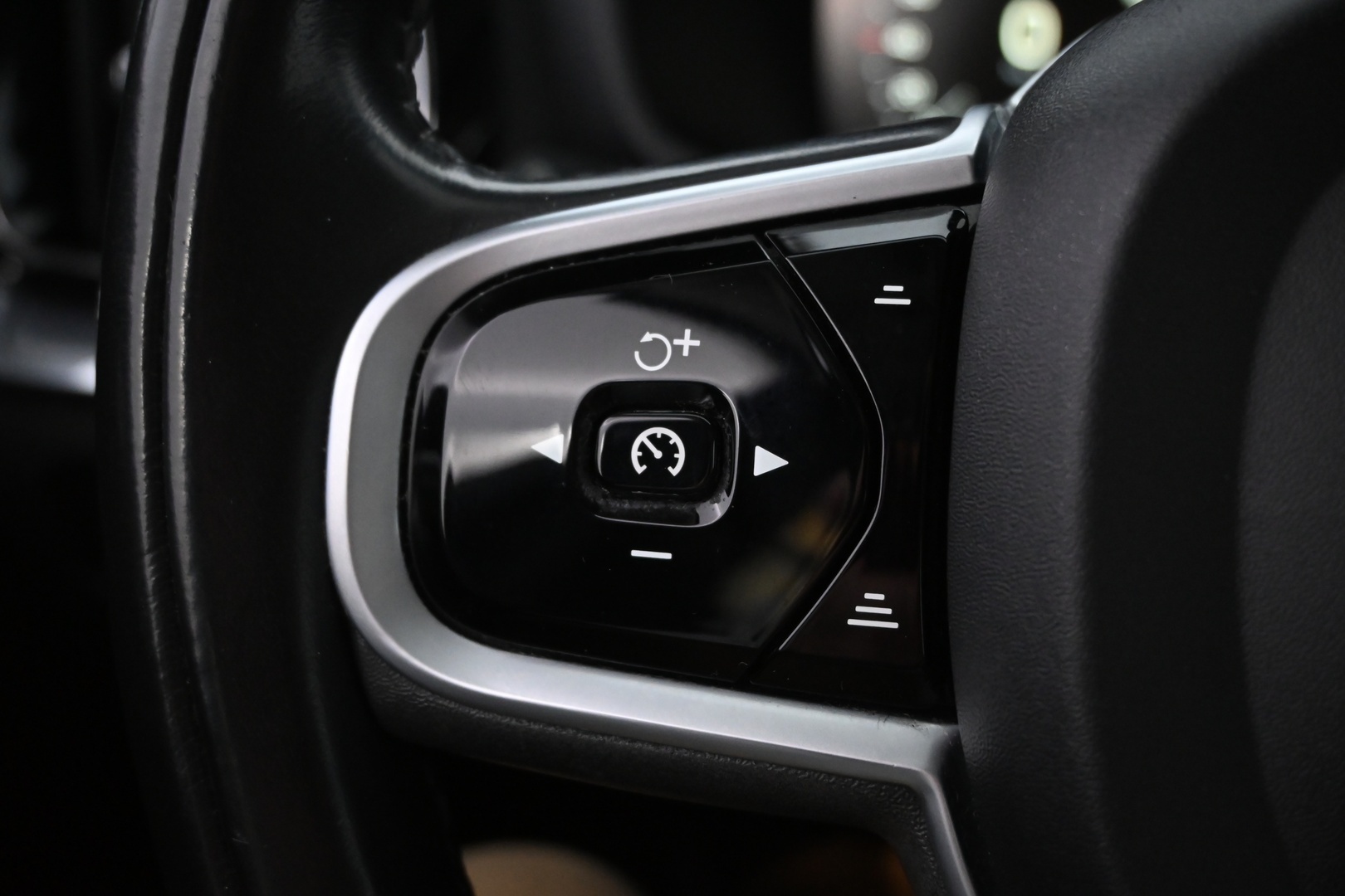 VOLVO V60 2021
