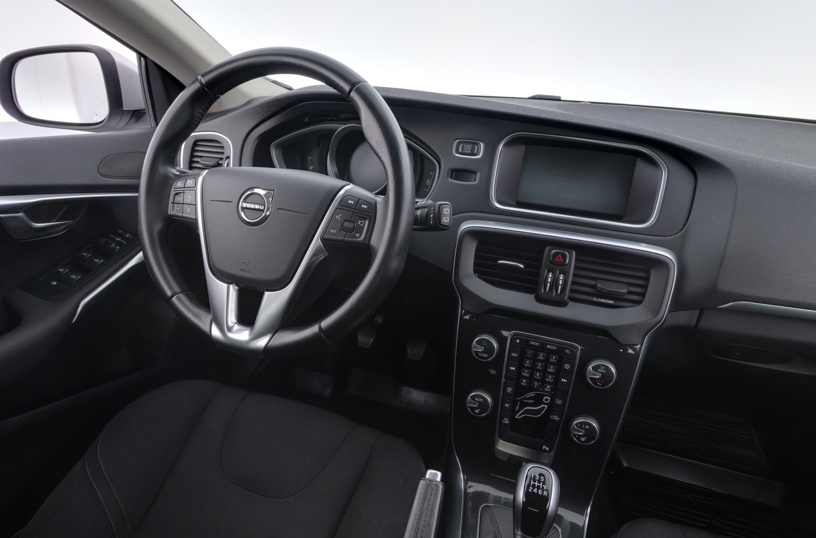 VOLVO V40 2018