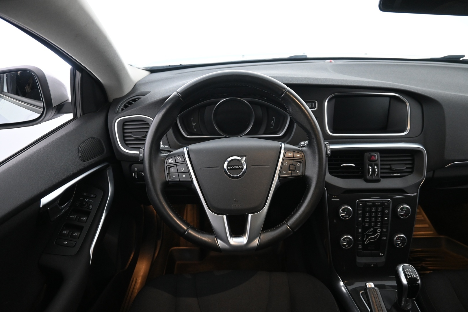 VOLVO V40 2018