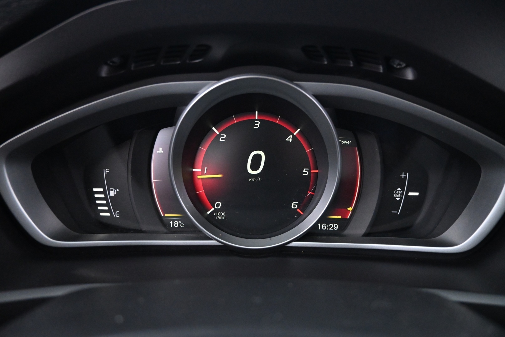 VOLVO V40 2018