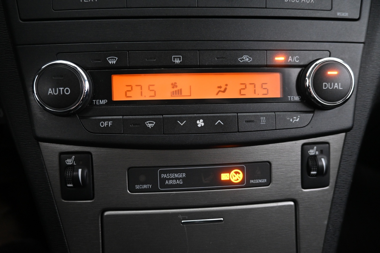 TOYOTA Avensis 2010