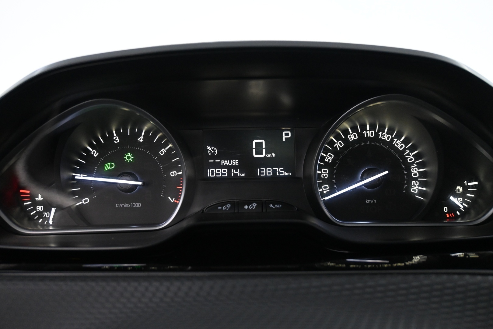 PEUGEOT 2008 2016