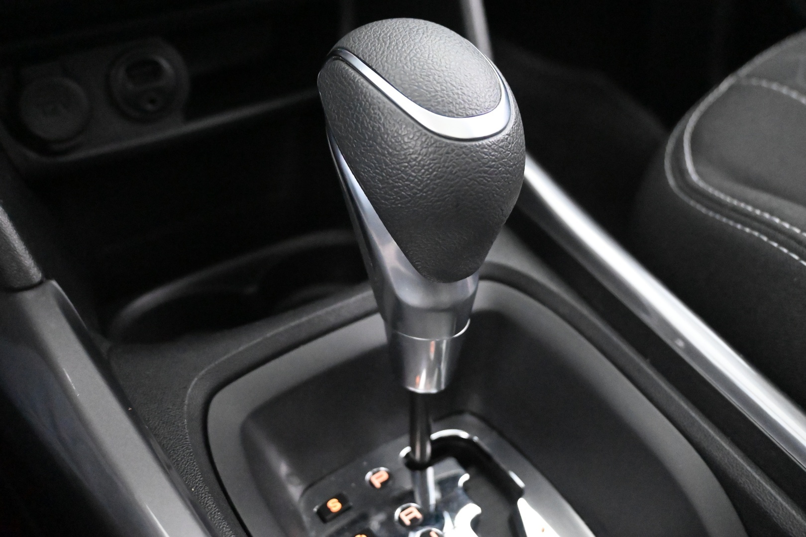 PEUGEOT 2008 2016