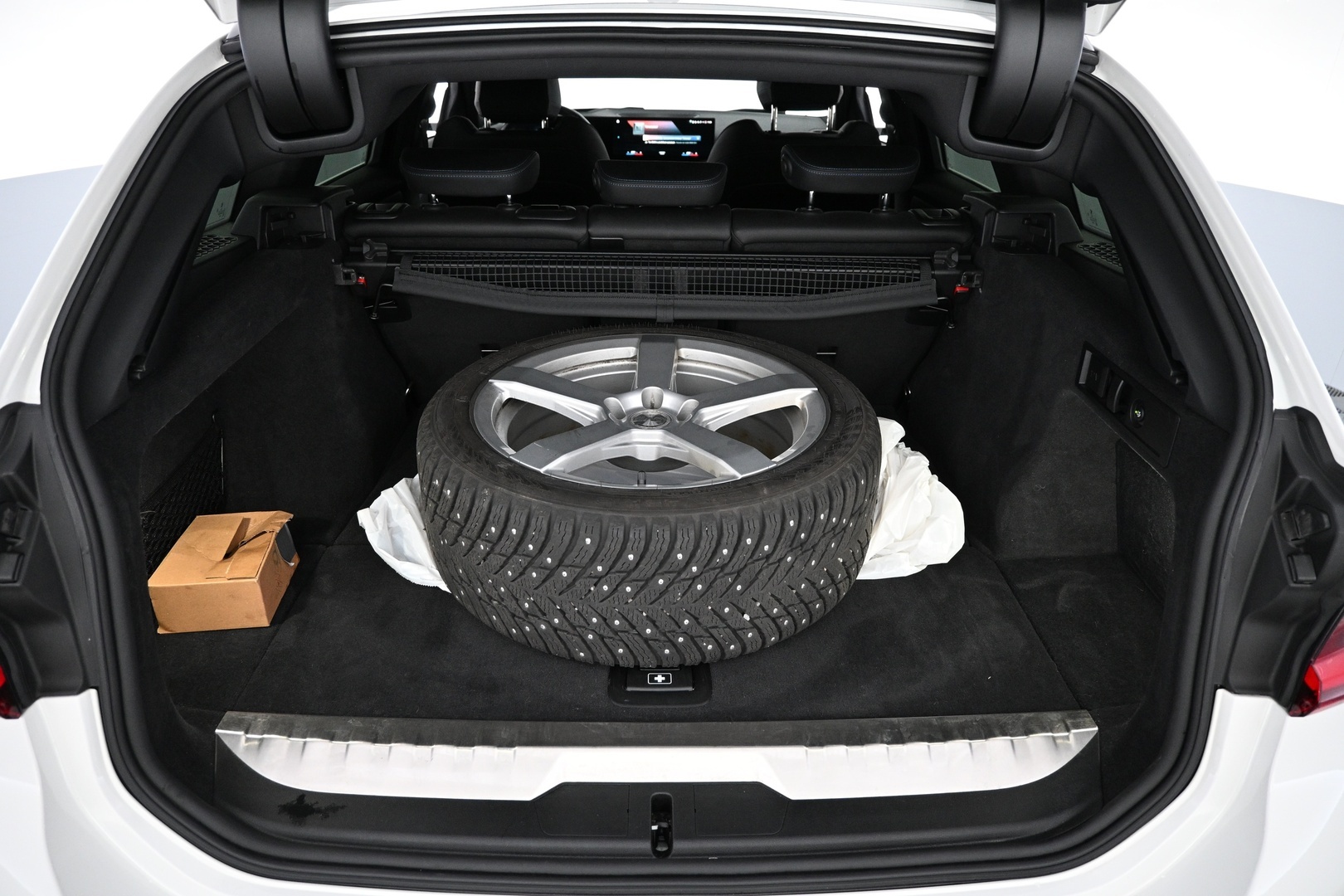 BMW 330 2023