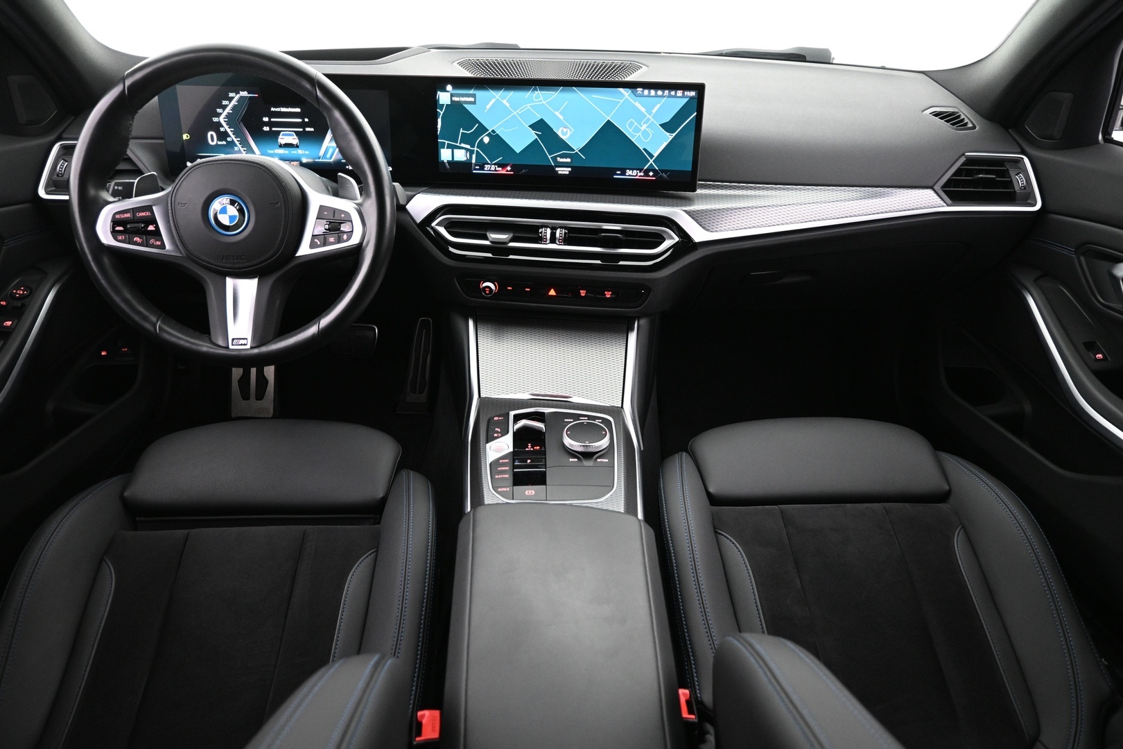 BMW 330 2023