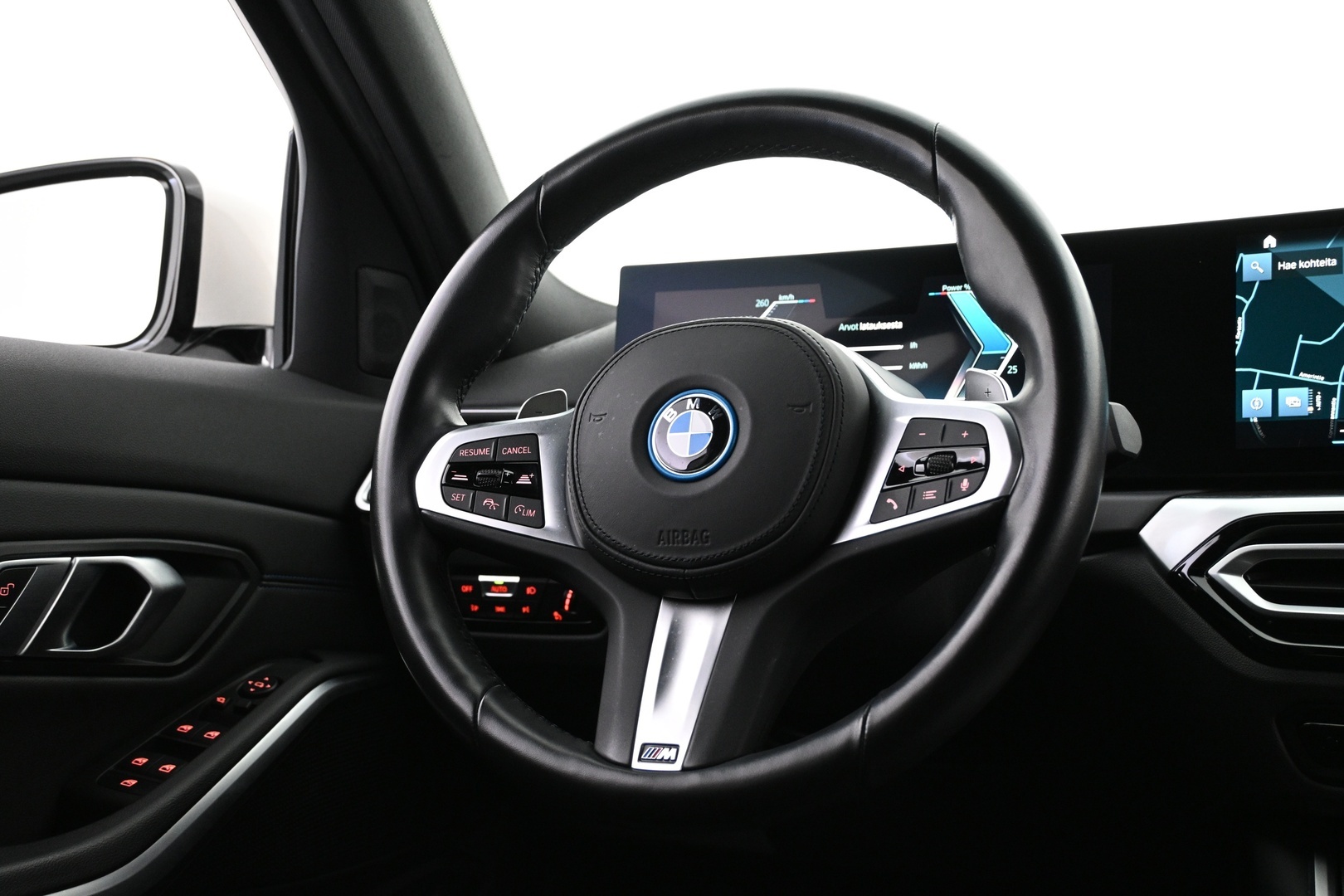 BMW 330 2023