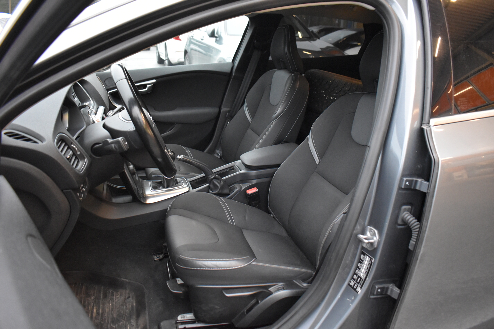 VOLVO V40 2015