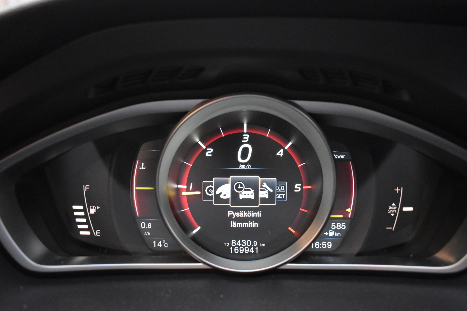 VOLVO V40 2015