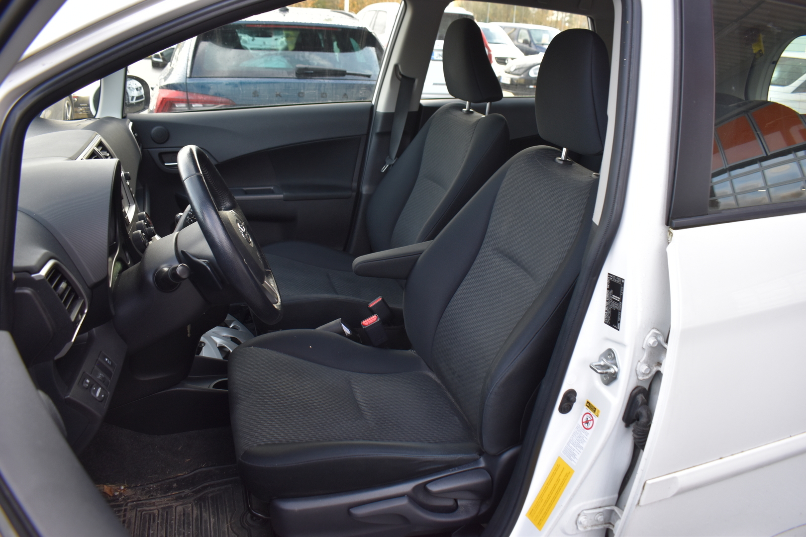 TOYOTA Verso-S 2011