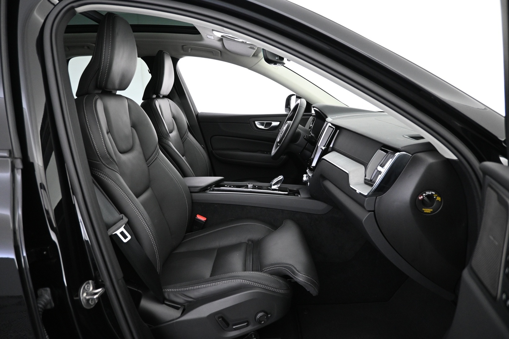 VOLVO XC60 2025