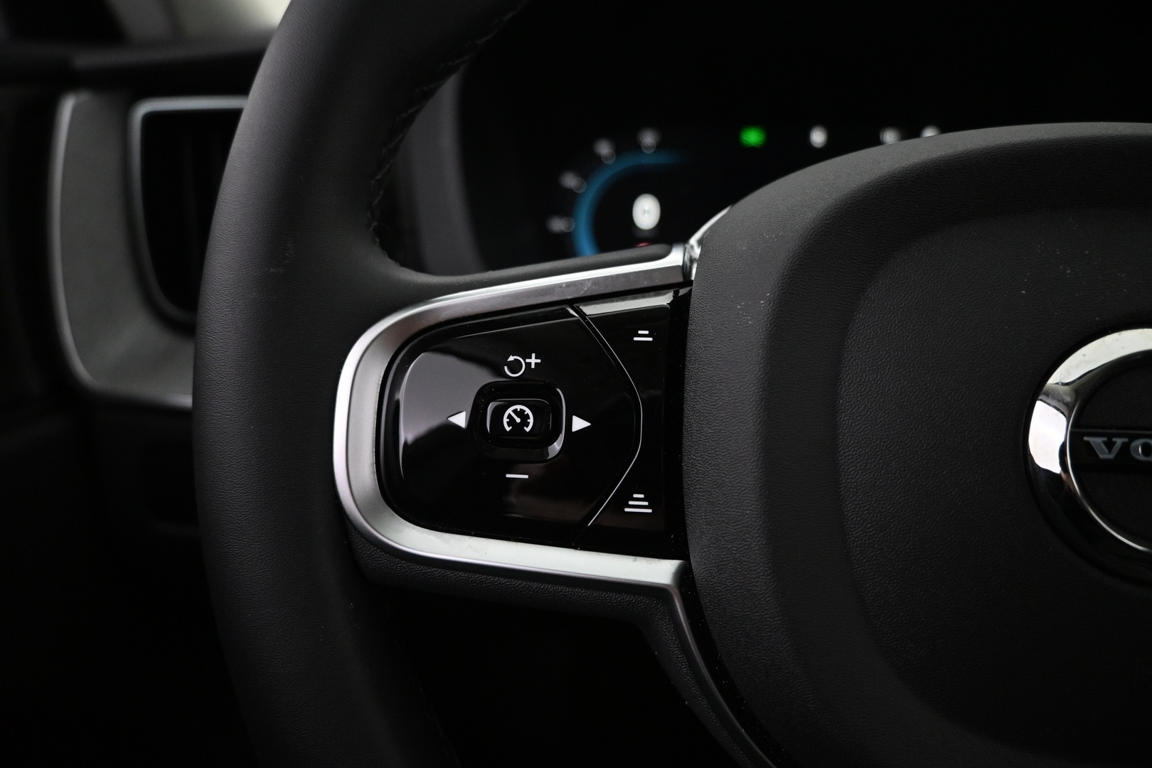 VOLVO XC60 2025