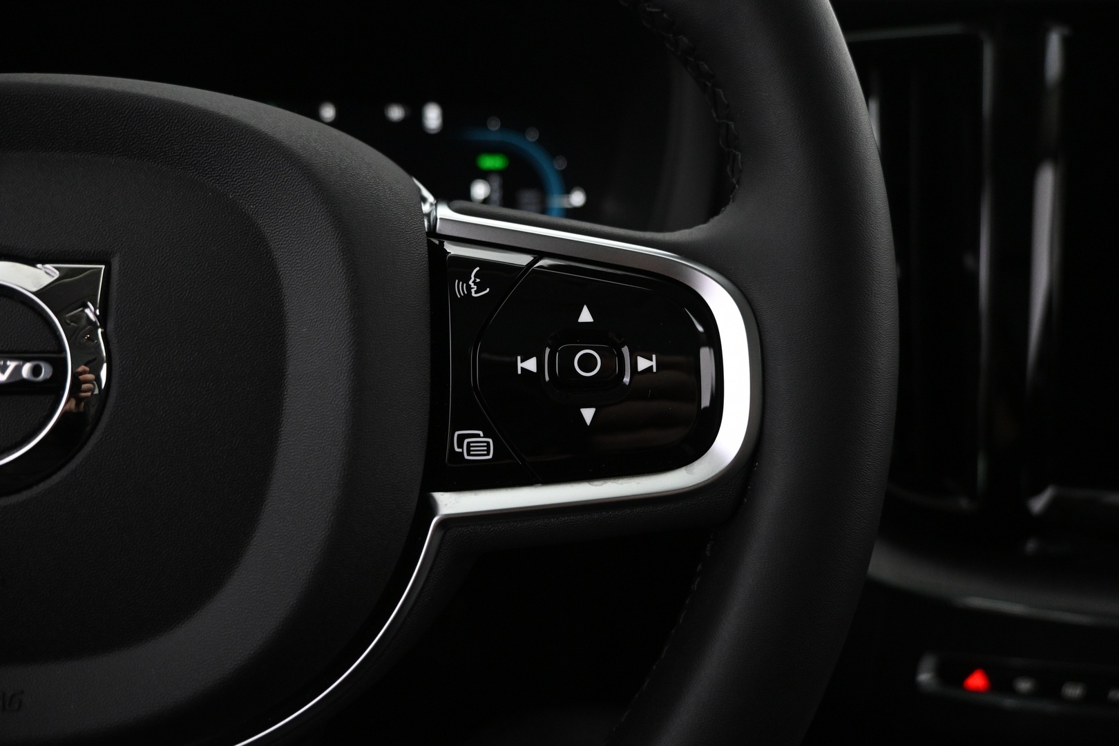 VOLVO XC60 2025