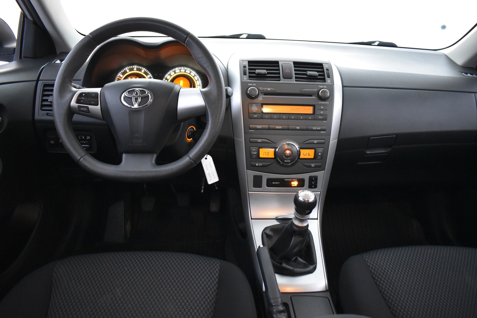 TOYOTA Corolla 2011