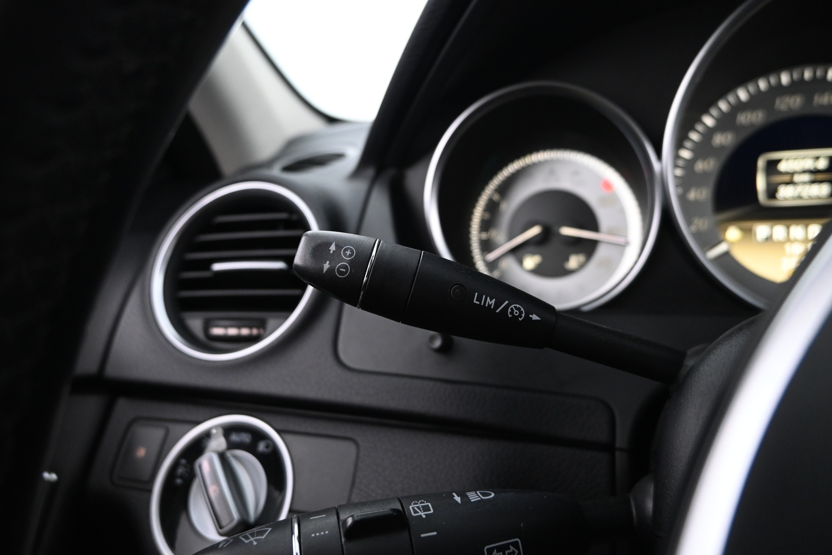 MERCEDES-BENZ C 2012