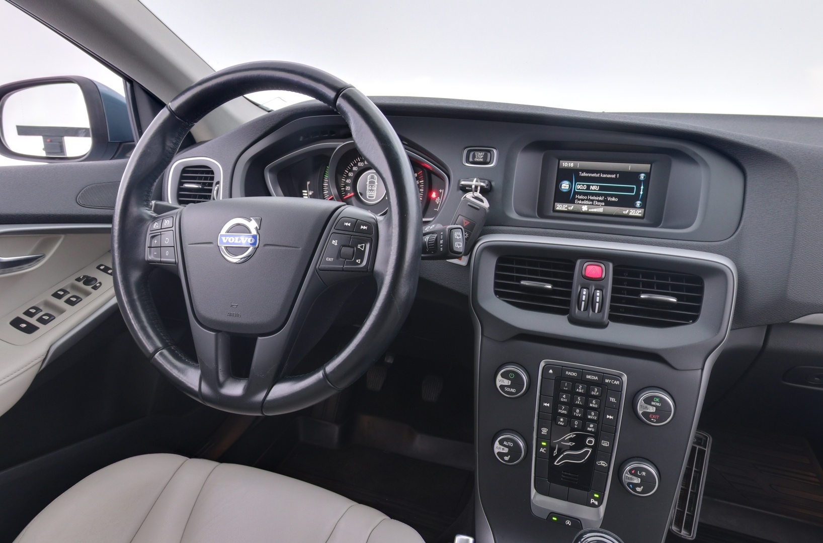 VOLVO V40 2014