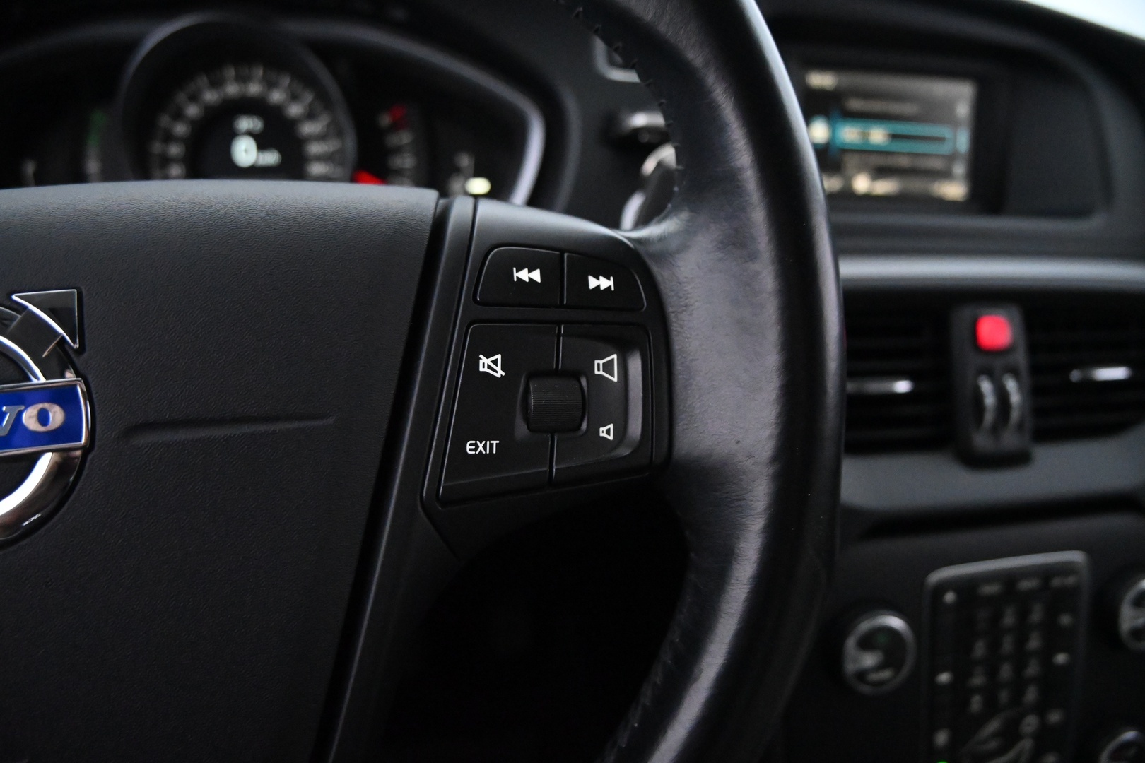 VOLVO V40 2014