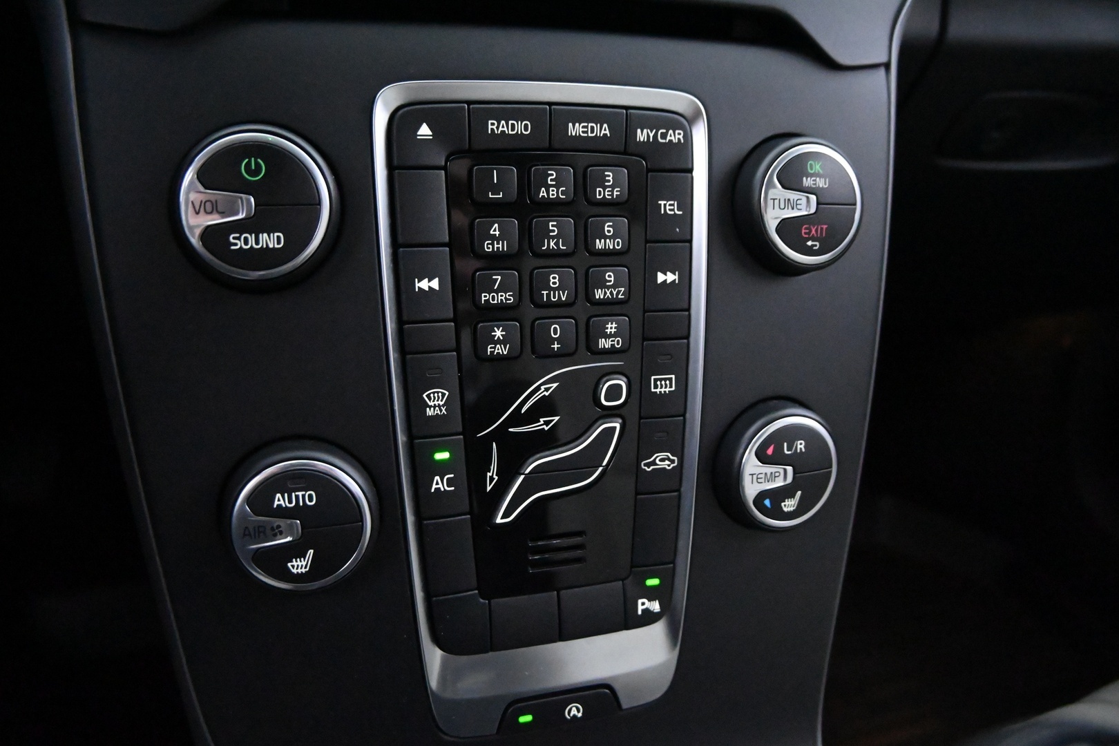 VOLVO V40 2014