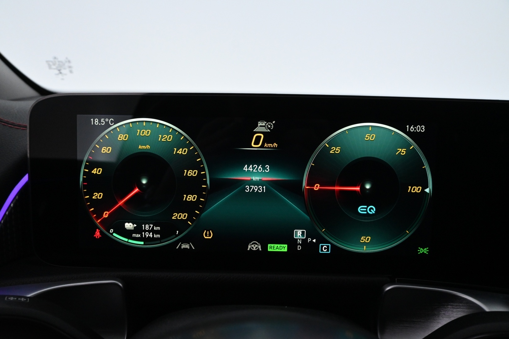 MERCEDES-BENZ EQB 2022