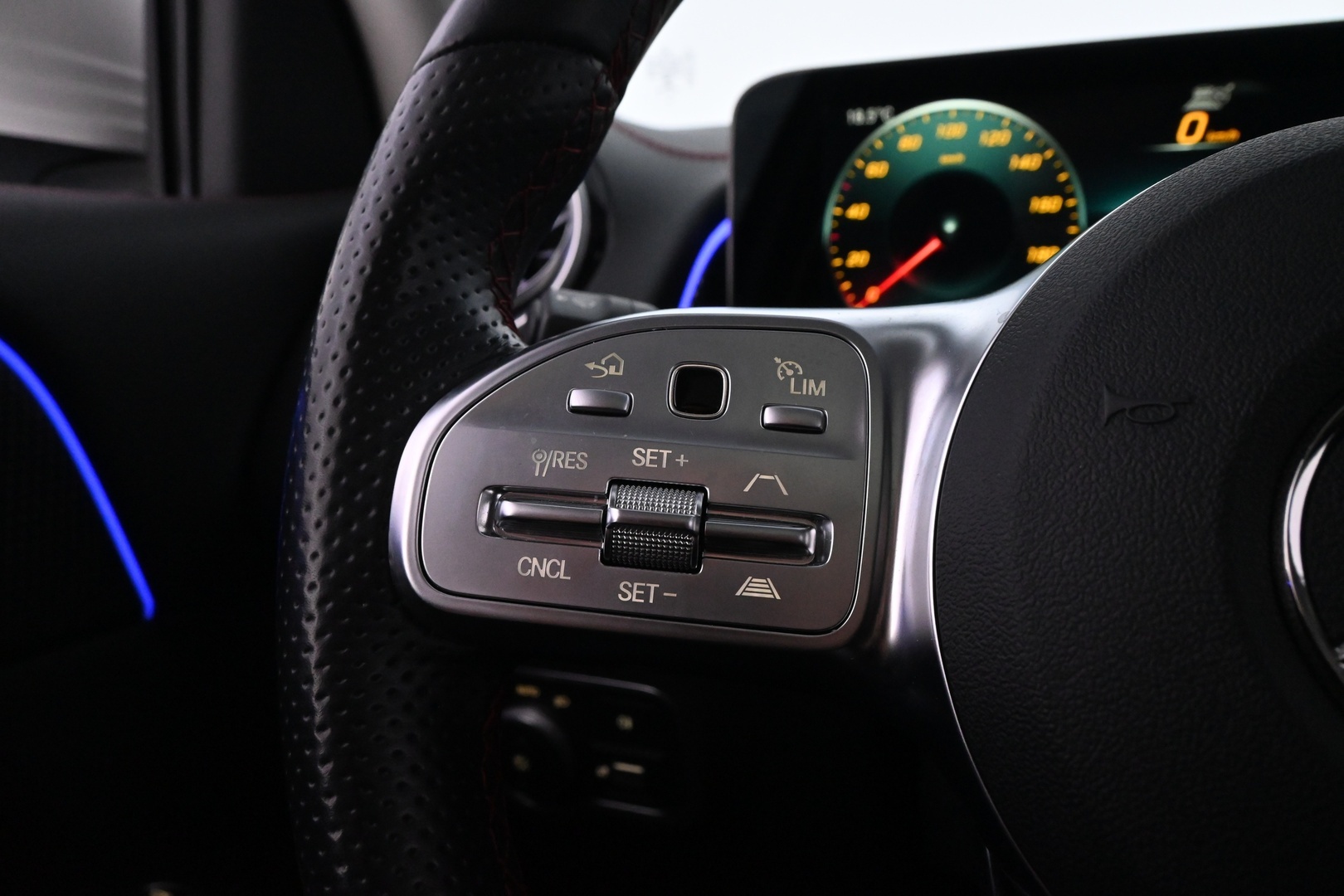 MERCEDES-BENZ EQB 2022