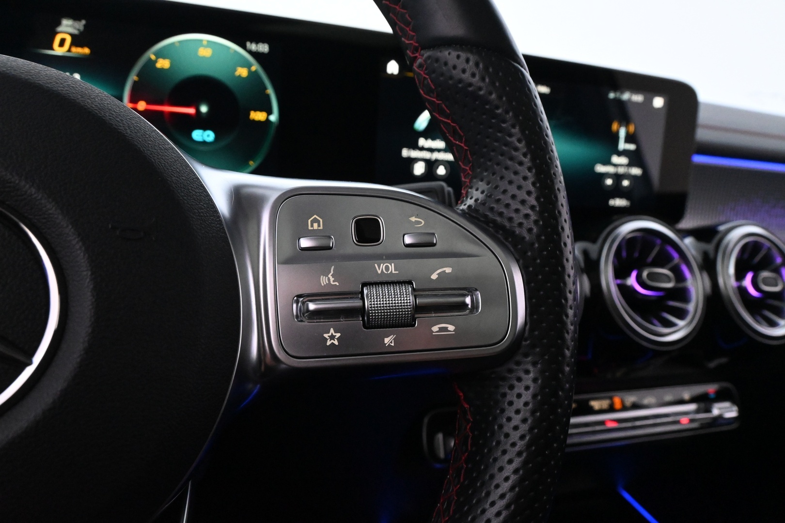 MERCEDES-BENZ EQB 2022