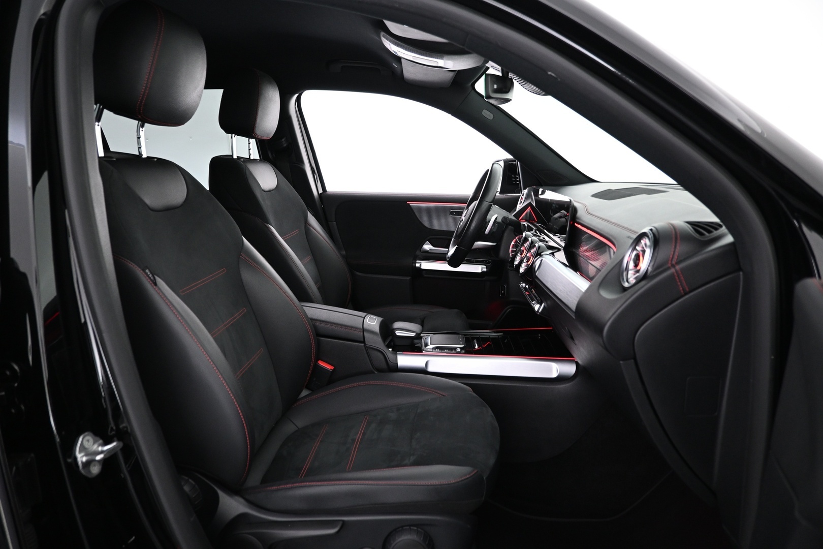 MERCEDES-BENZ EQB 2022