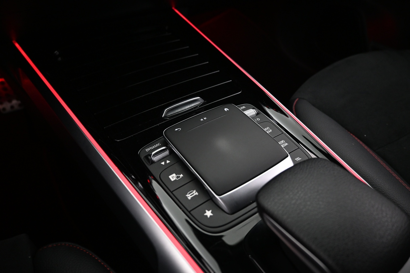 MERCEDES-BENZ EQB 2022