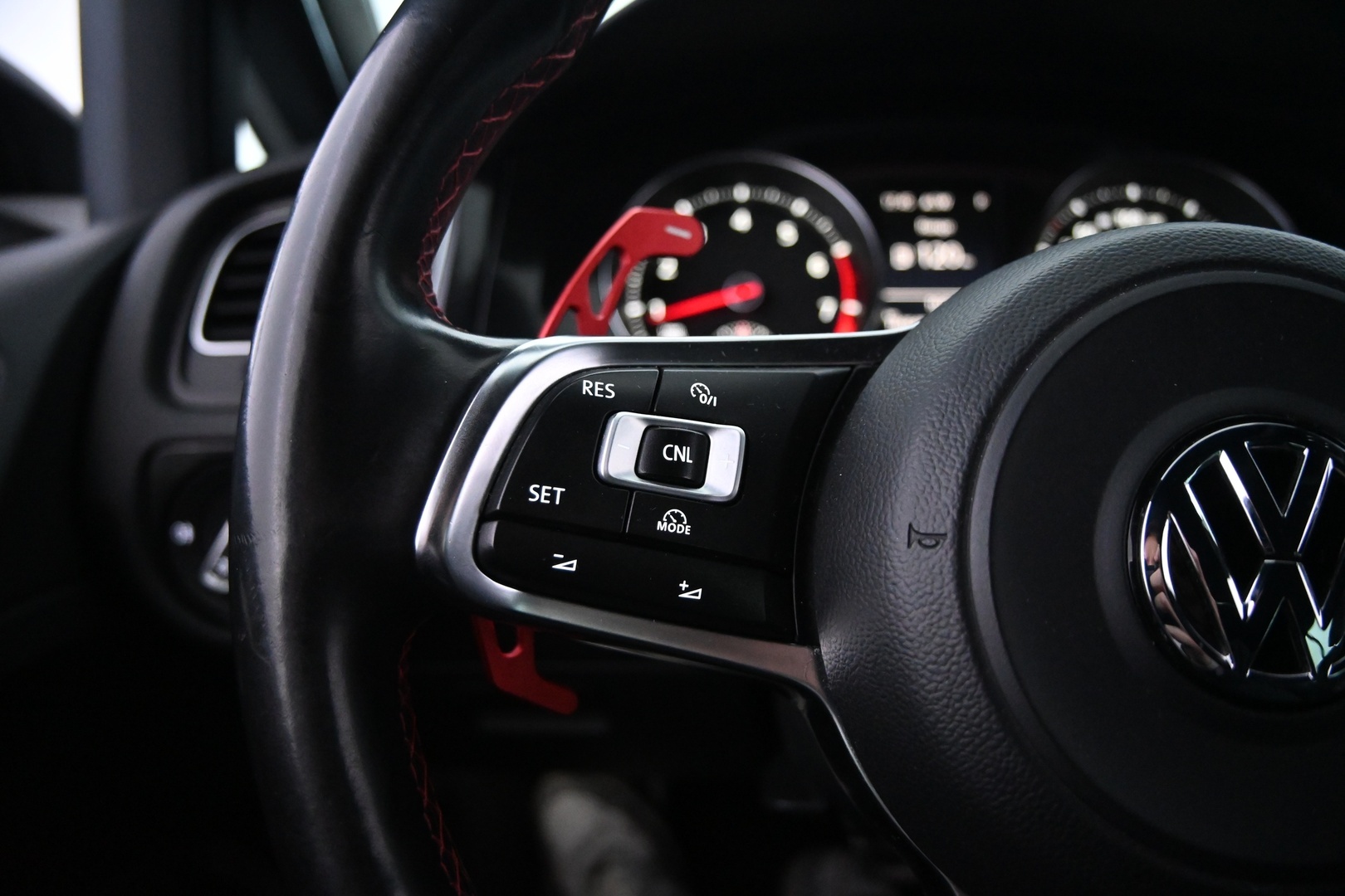 VOLKSWAGEN Golf 2014