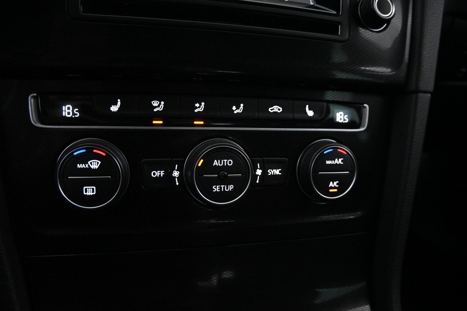 VOLKSWAGEN Golf 2014