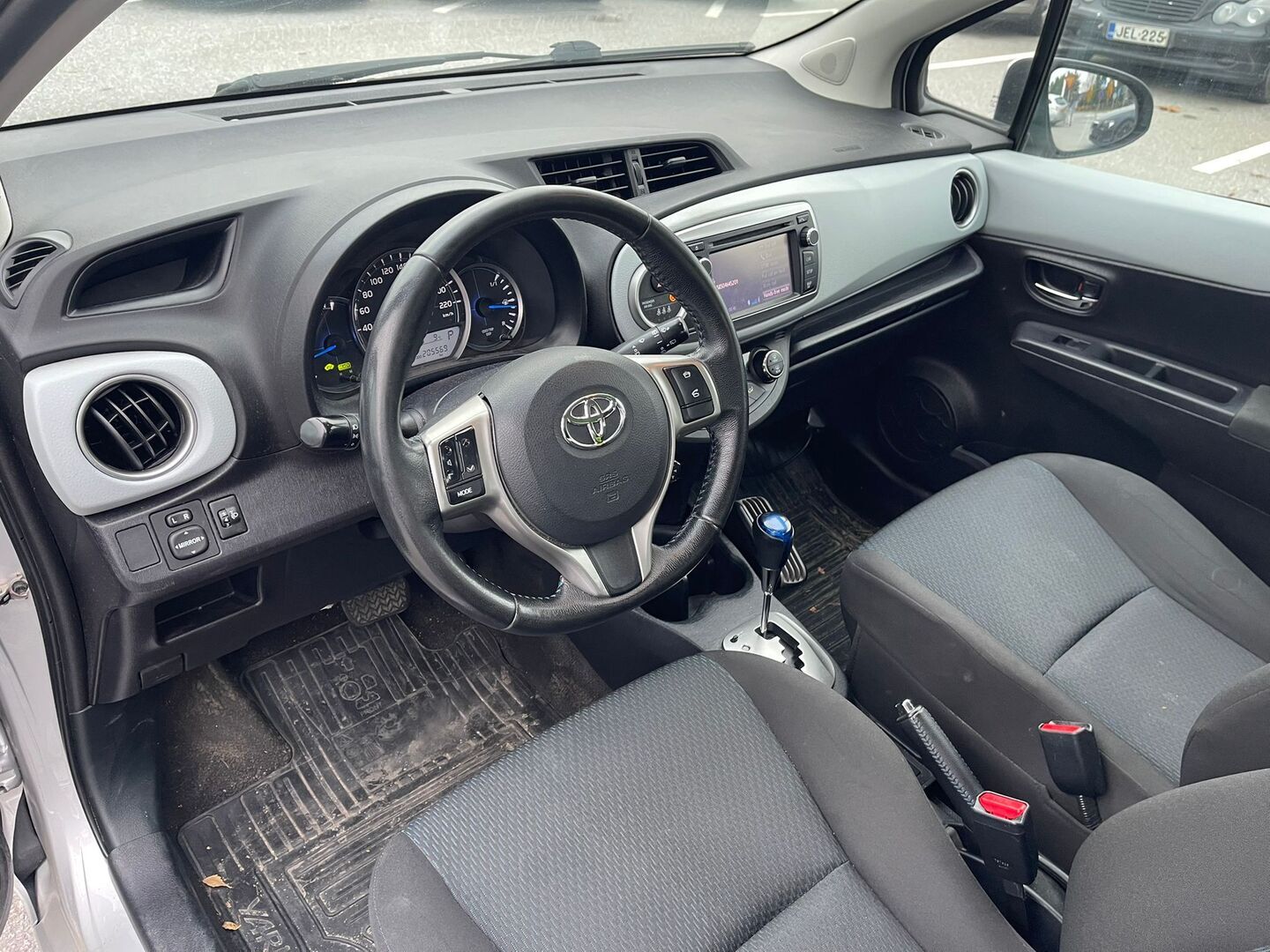 TOYOTA Yaris 2013