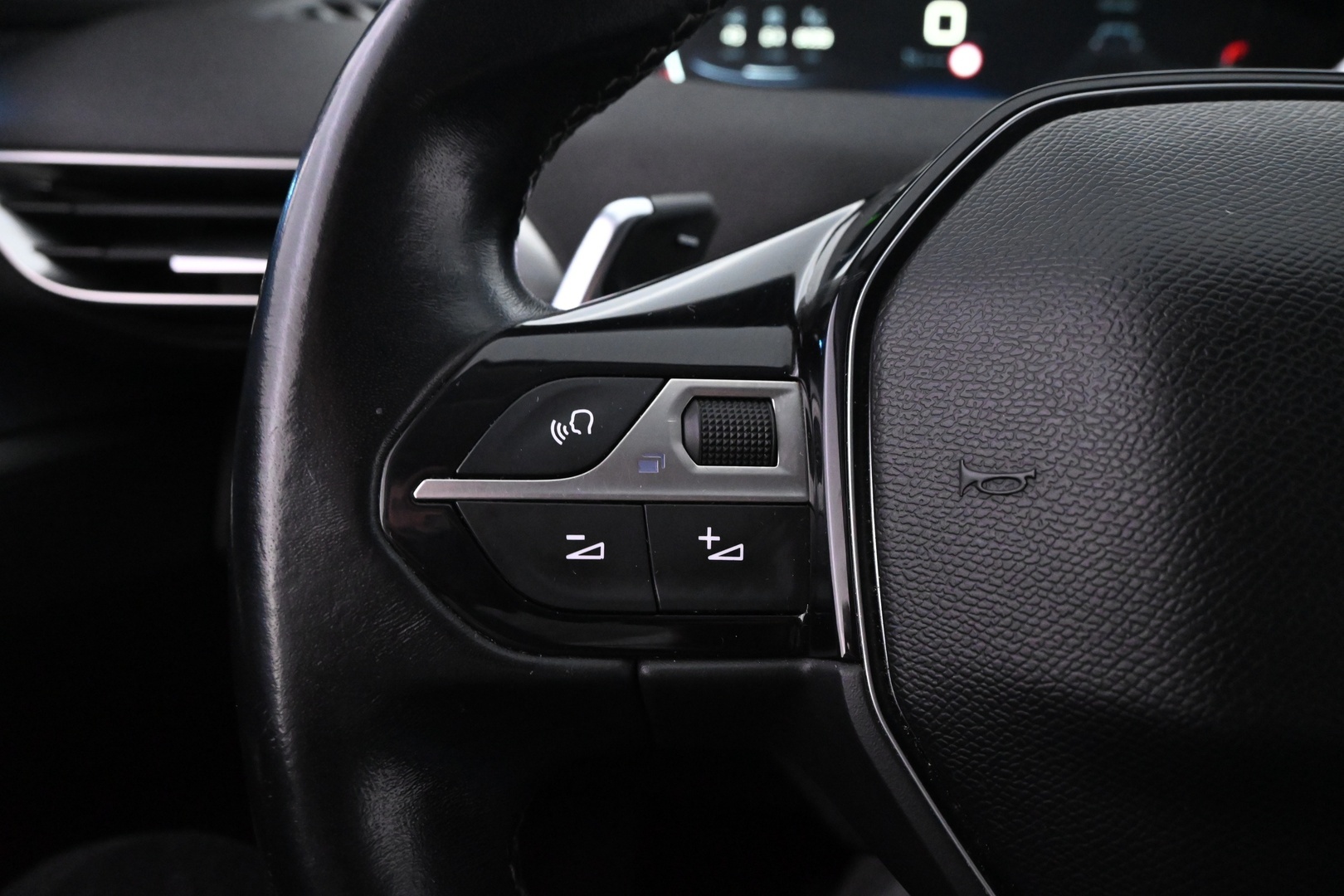 PEUGEOT 5008 2018
