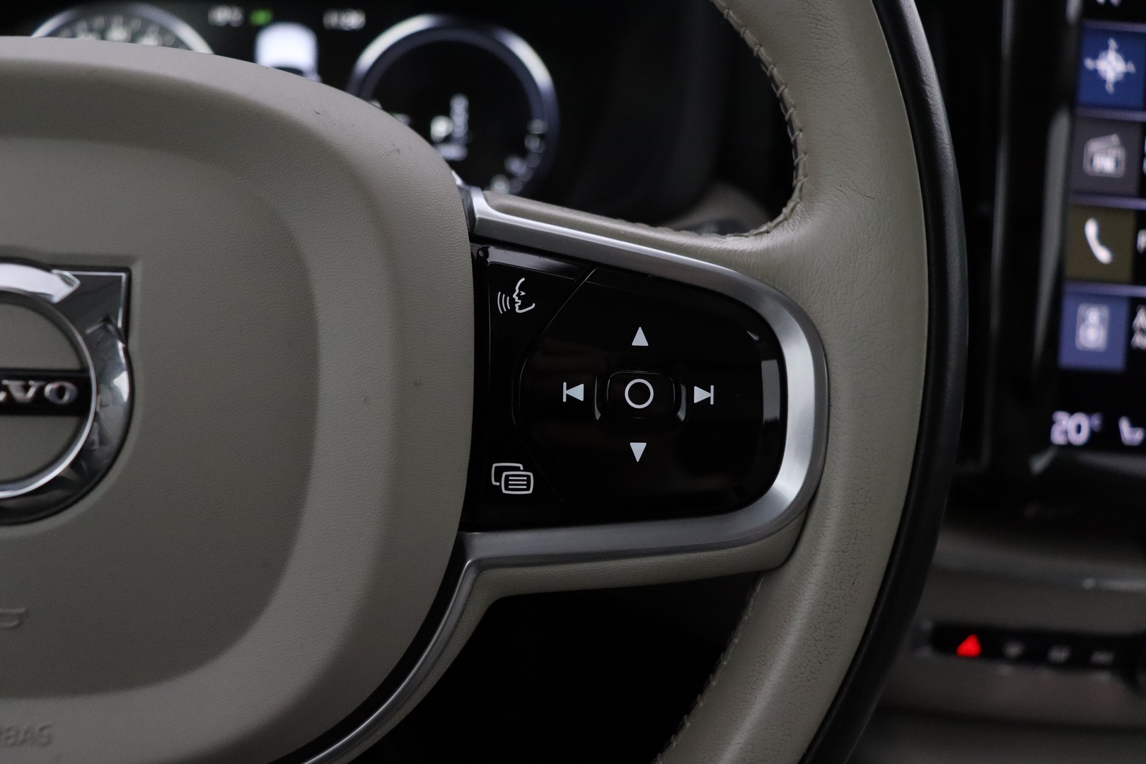 VOLVO XC60 2021