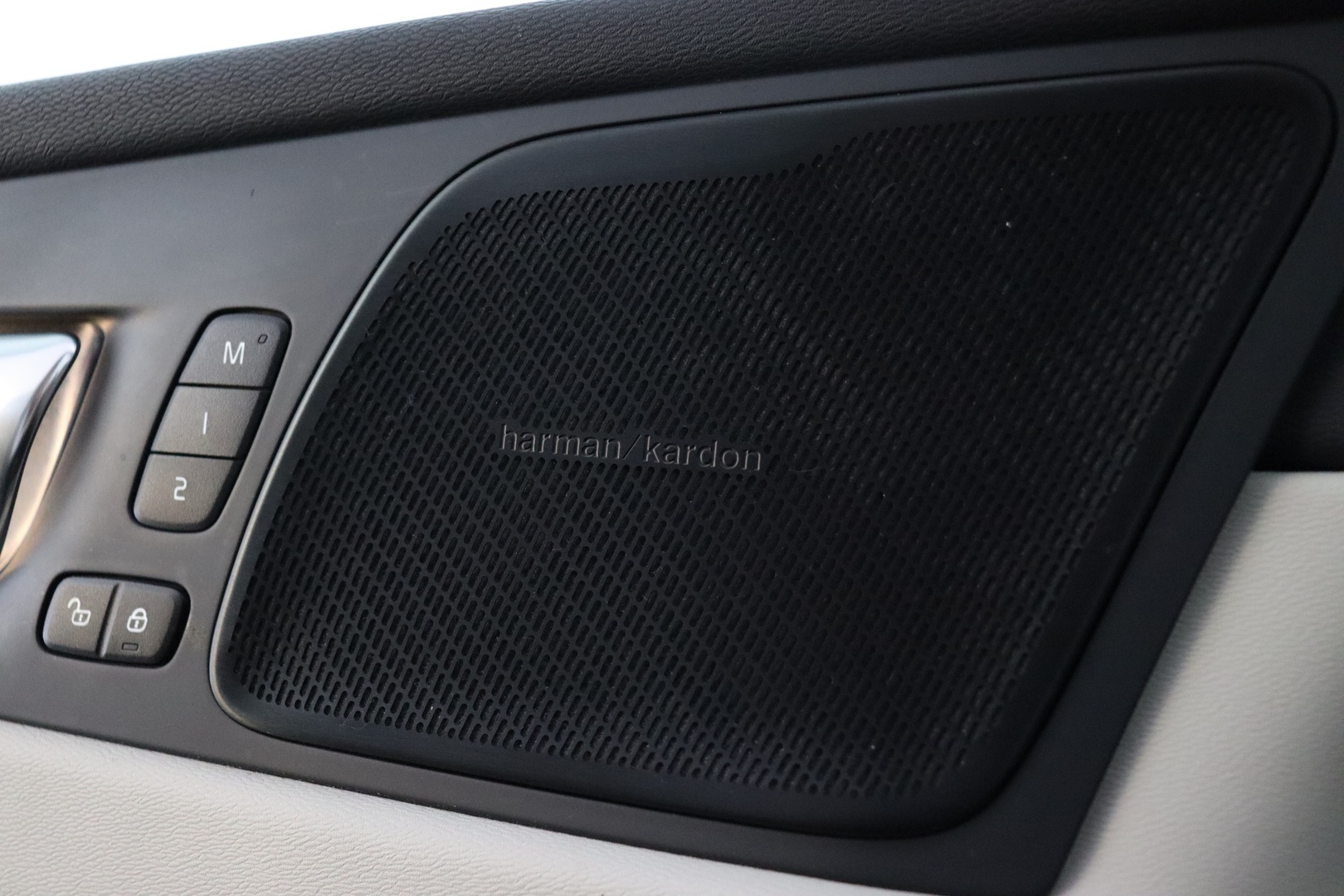 VOLVO XC60 2021