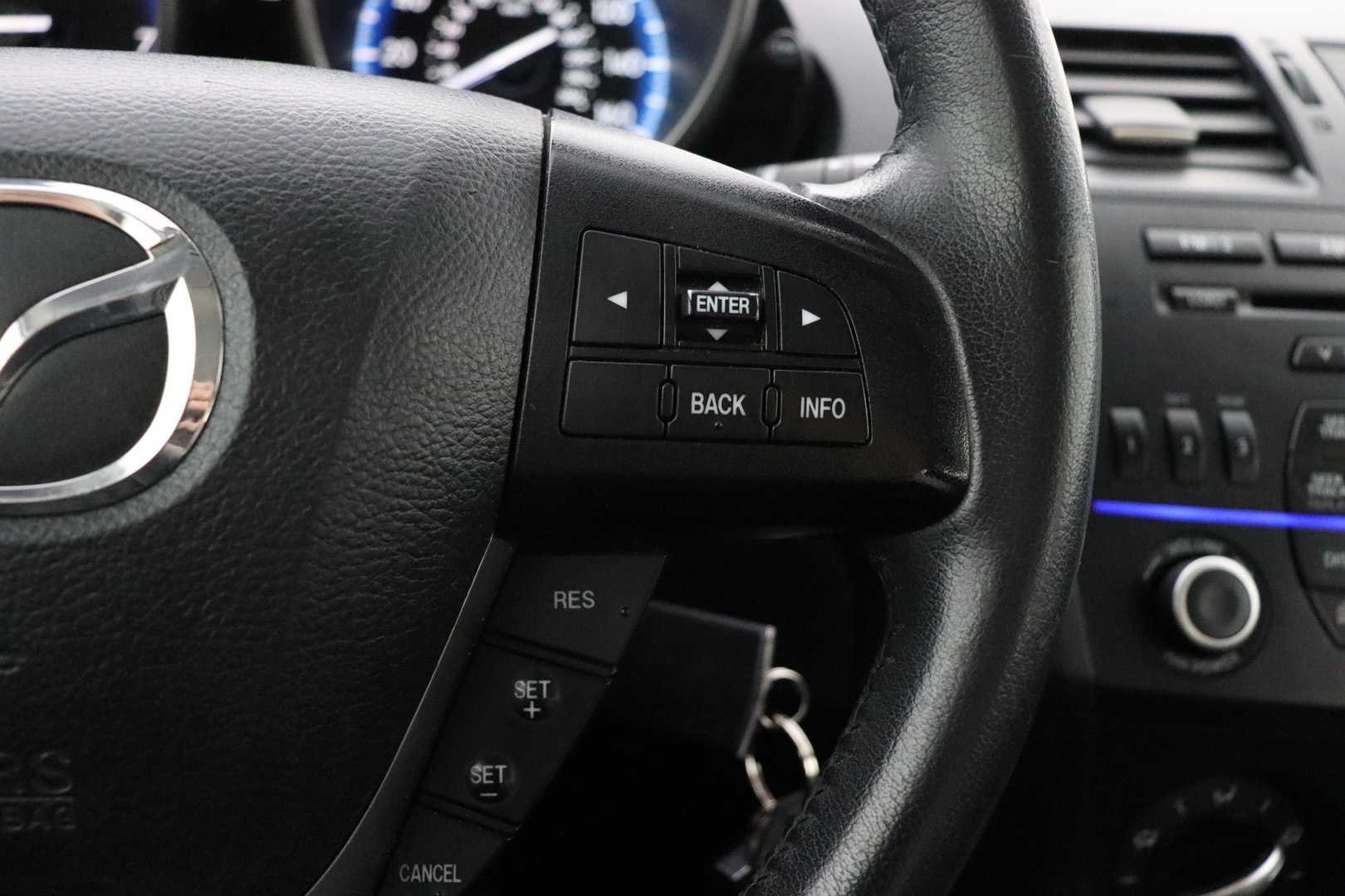 MAZDA 3 2012
