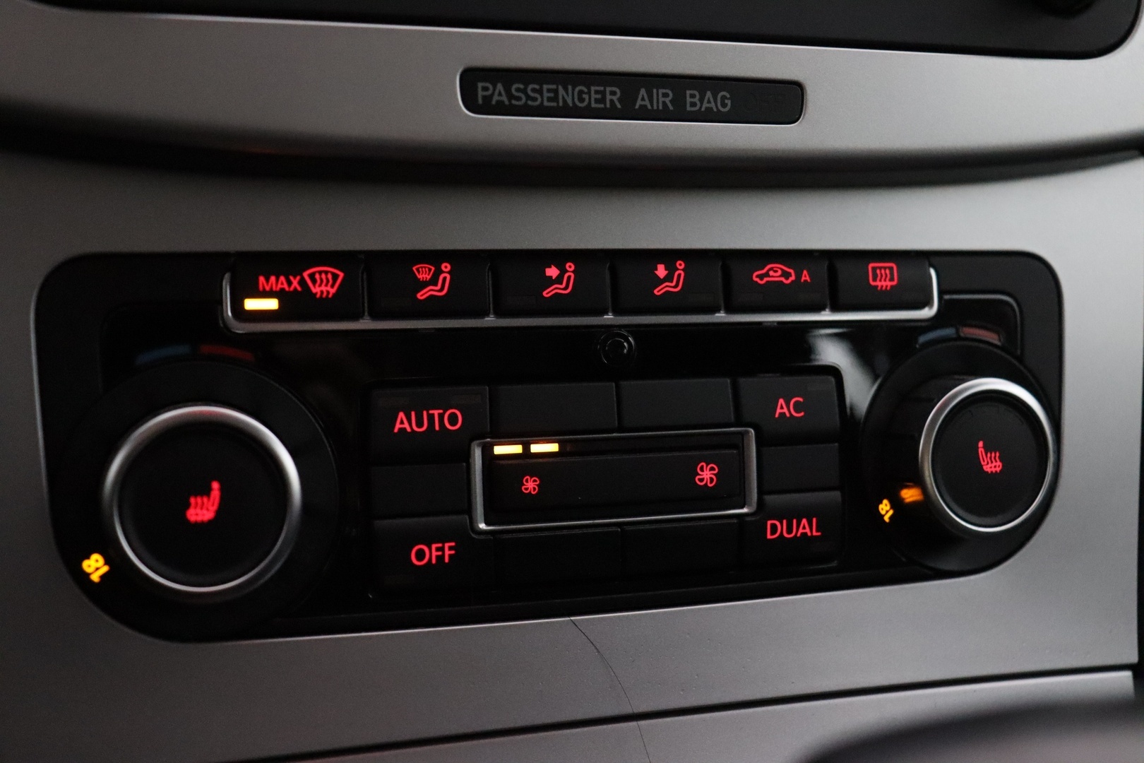 VOLKSWAGEN Passat CC 2010