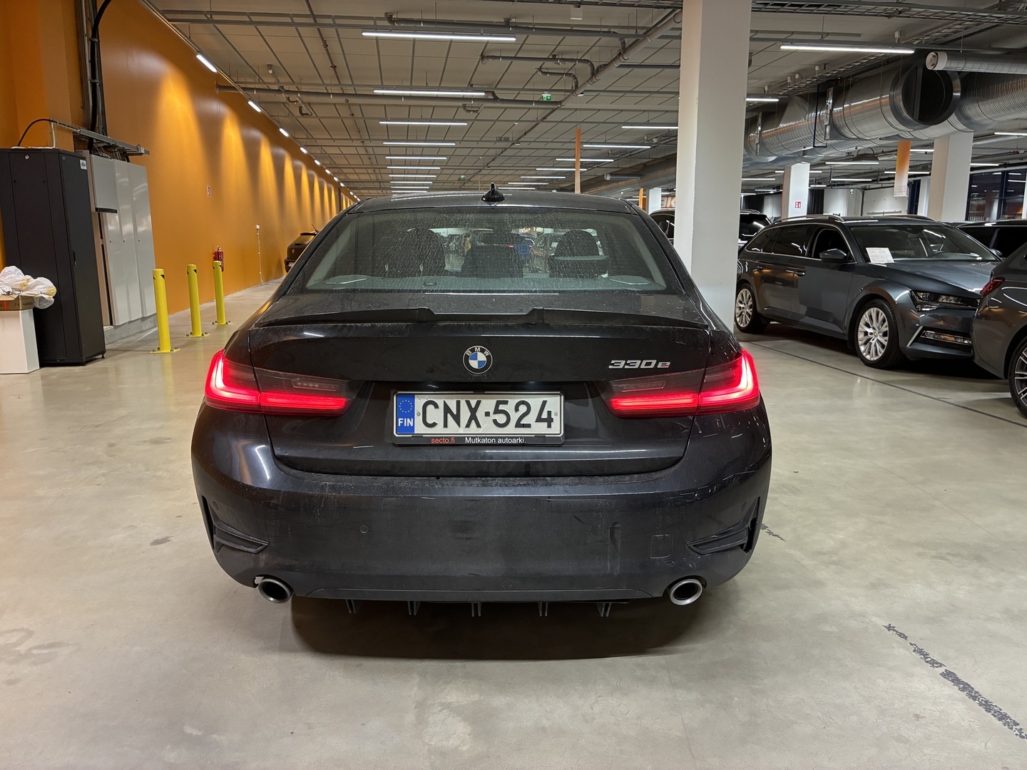BMW 330 2019