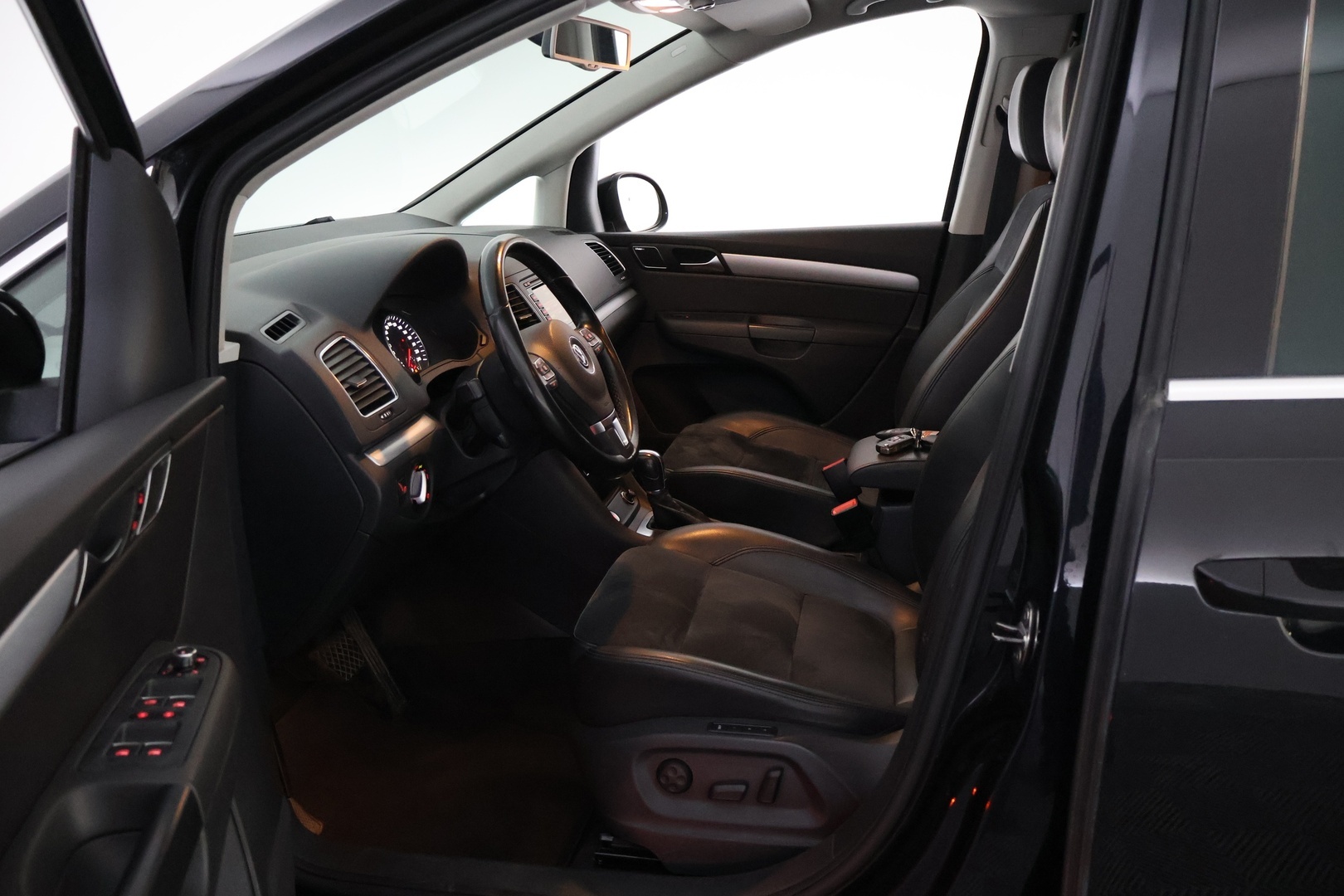 VOLKSWAGEN Sharan 2012