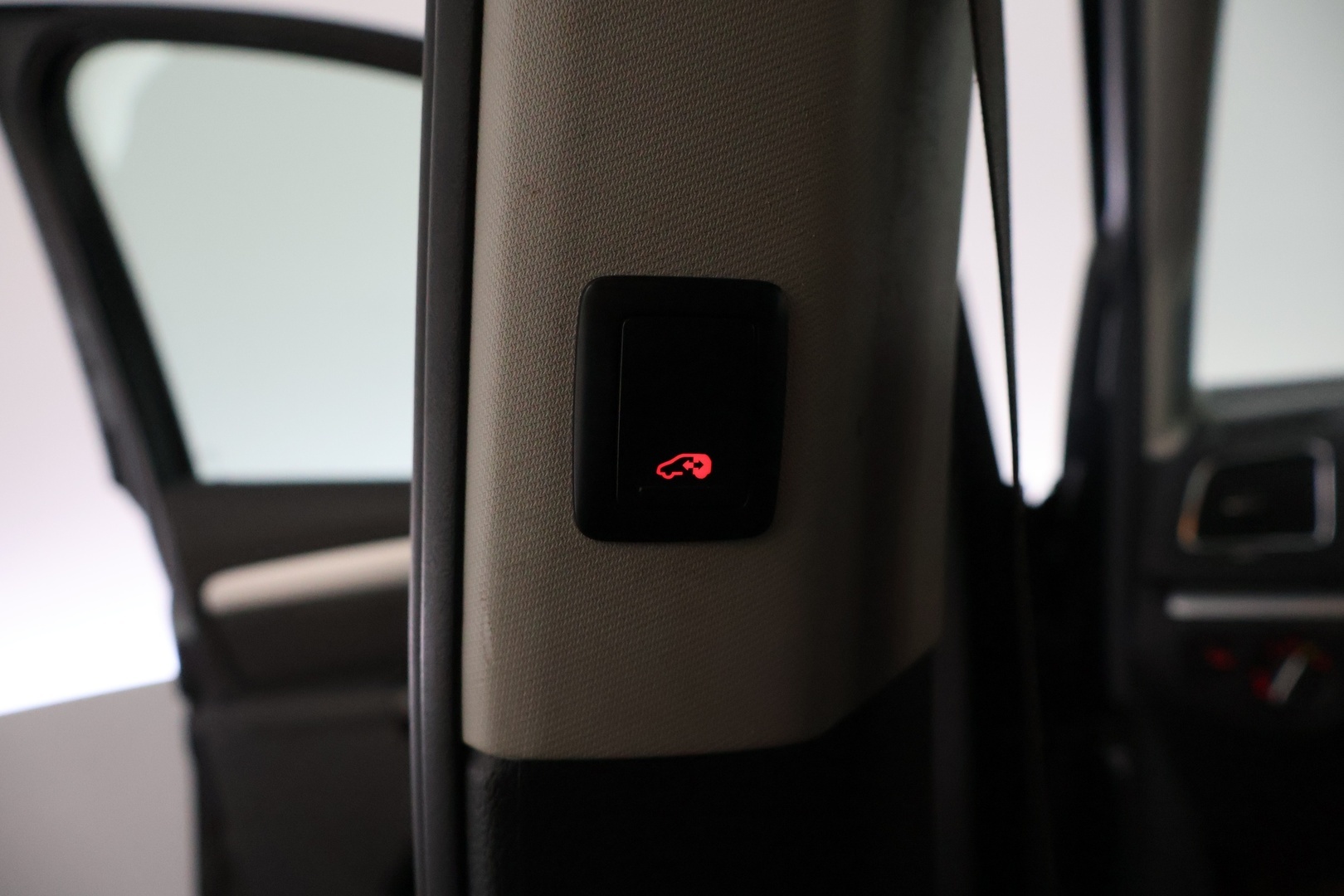 VOLKSWAGEN Sharan 2012