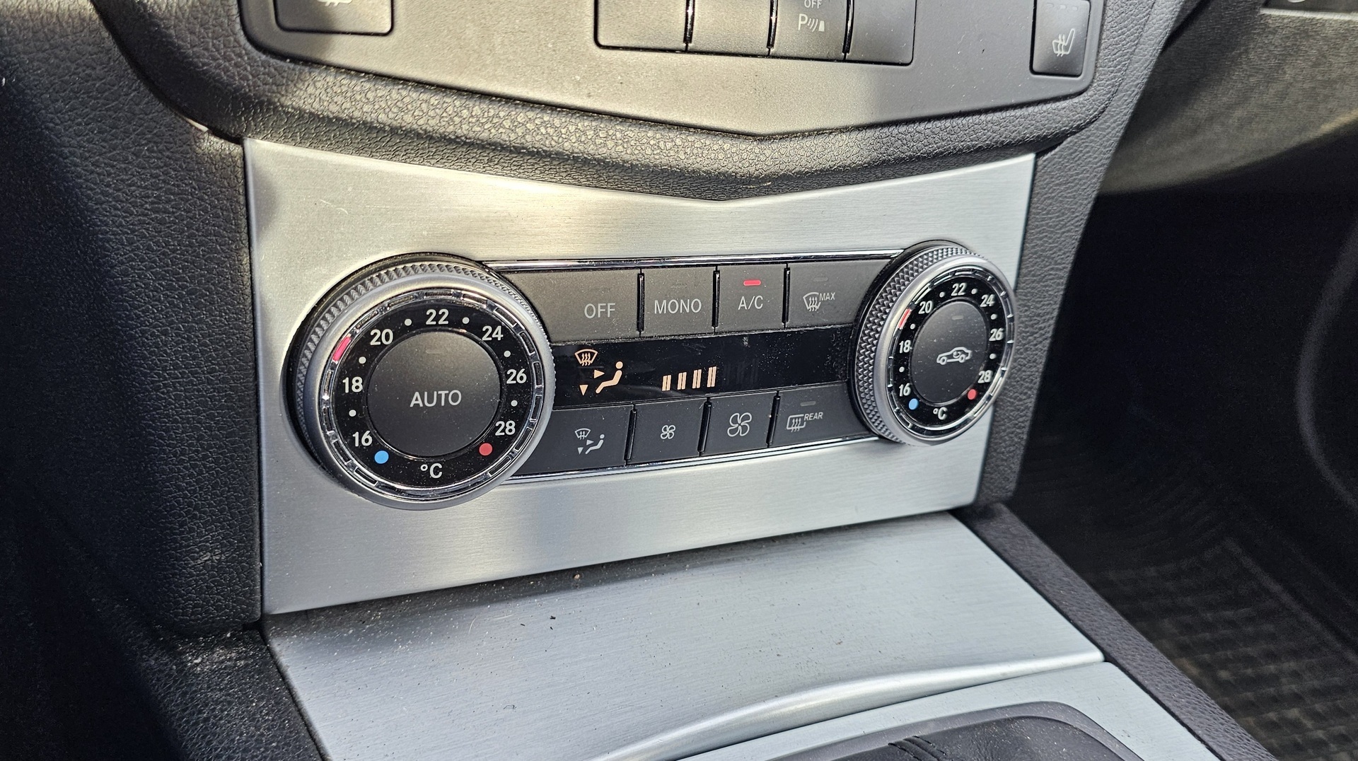 MERCEDES-BENZ C 2009