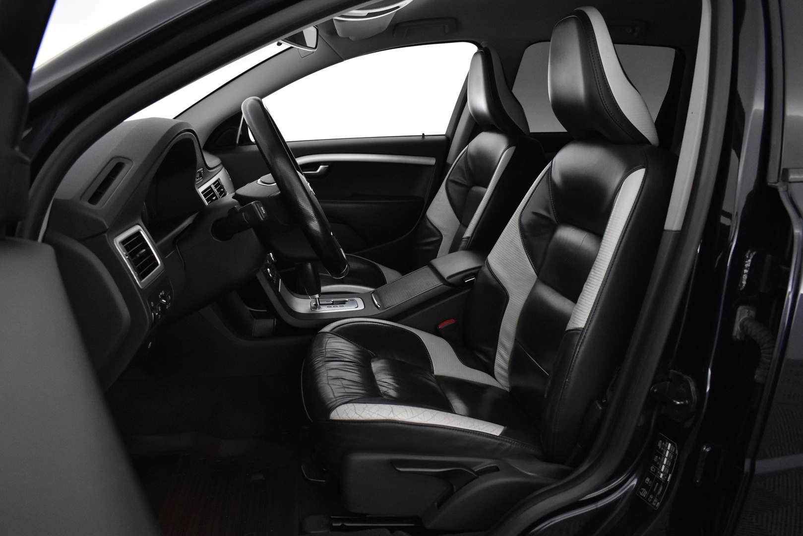 VOLVO V70 2010