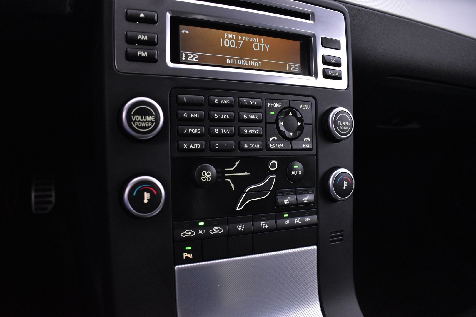 VOLVO V70 2010