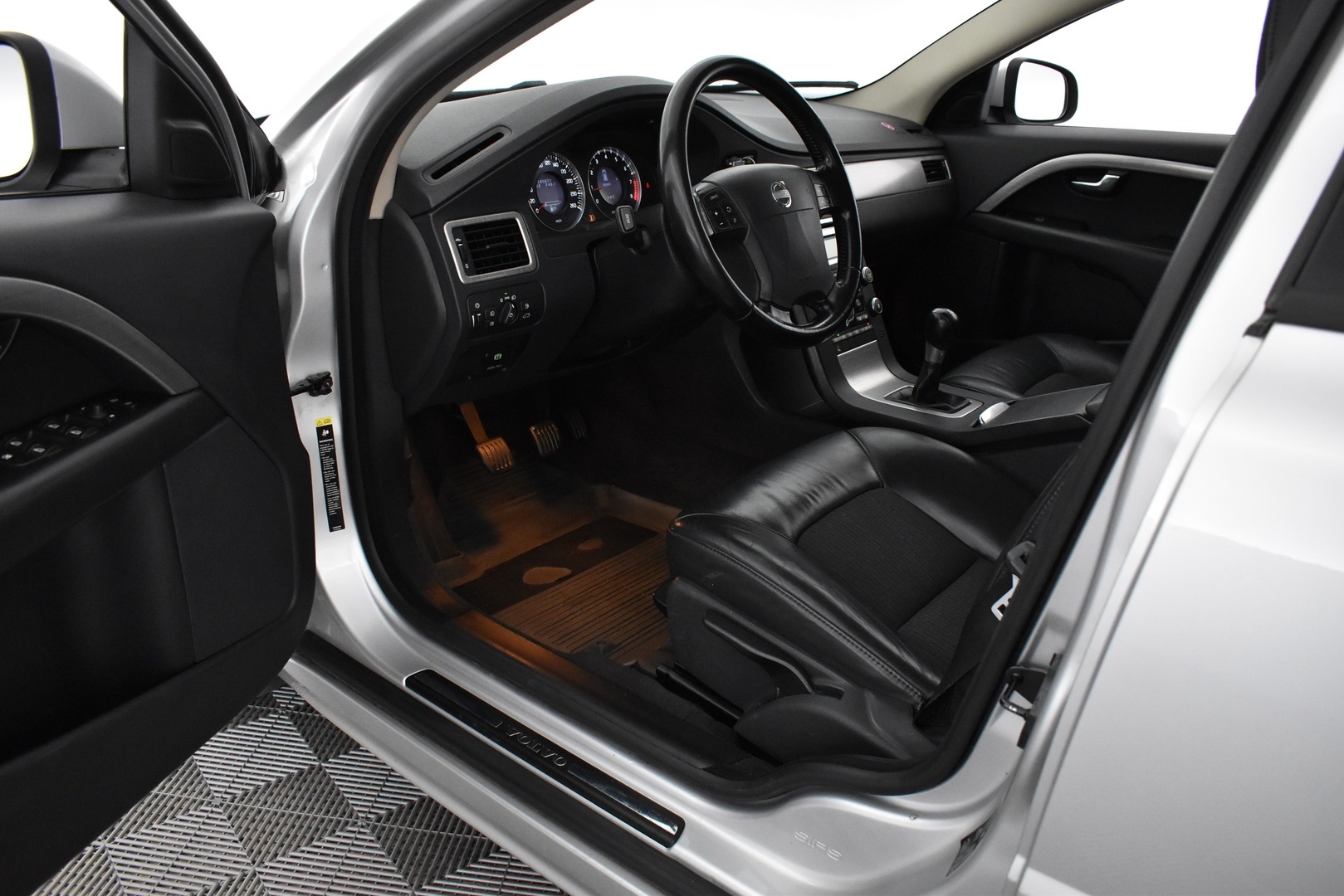 VOLVO V70 2009