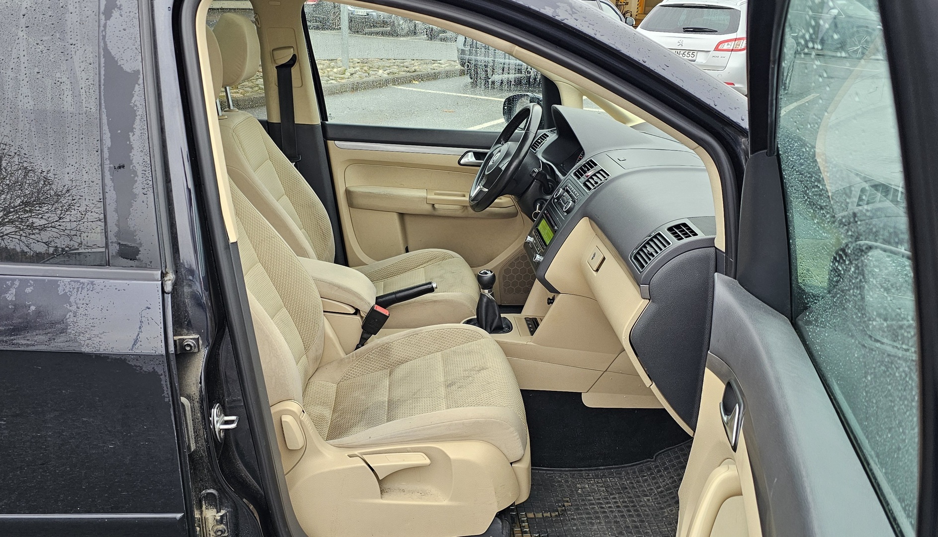 VOLKSWAGEN Touran 2011