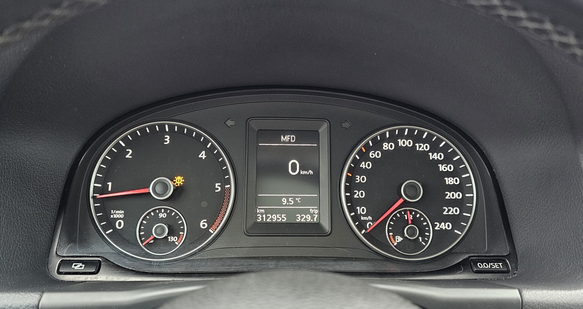 VOLKSWAGEN Touran 2011