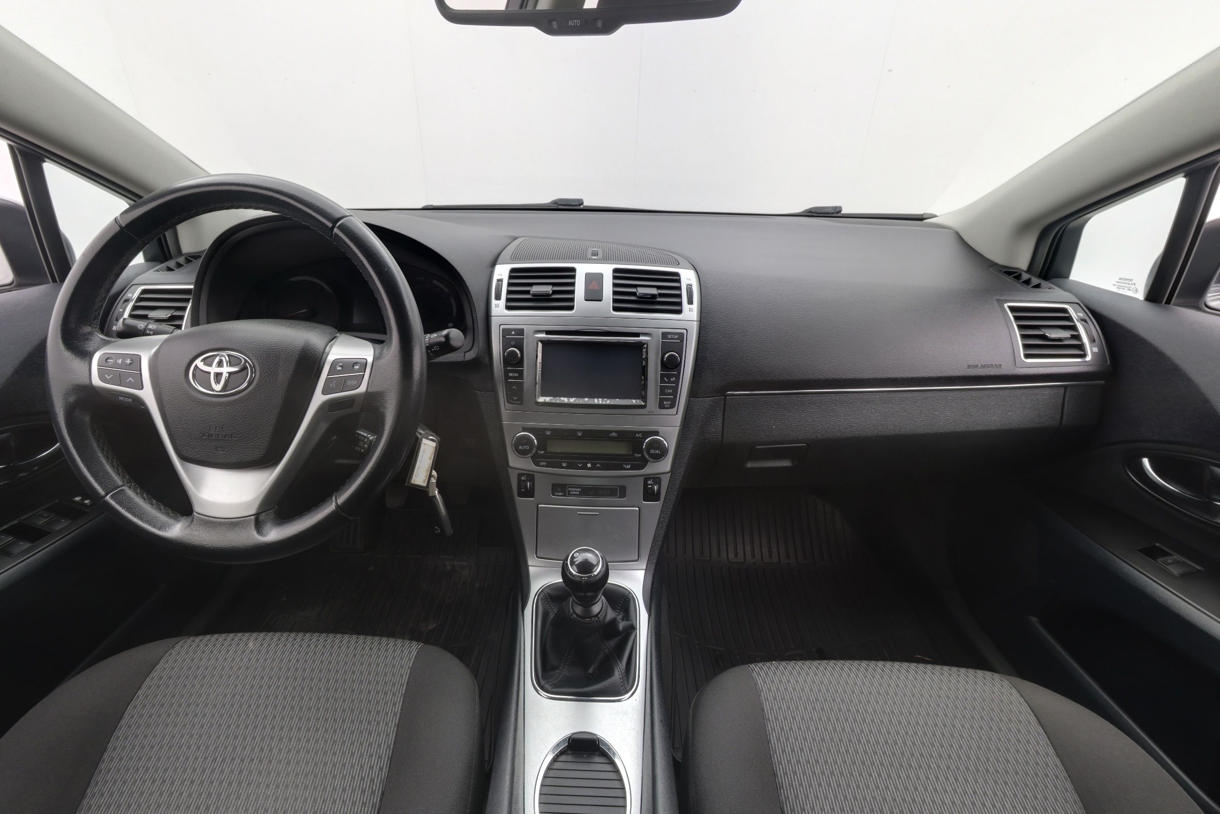 Toyota Avensis 2012