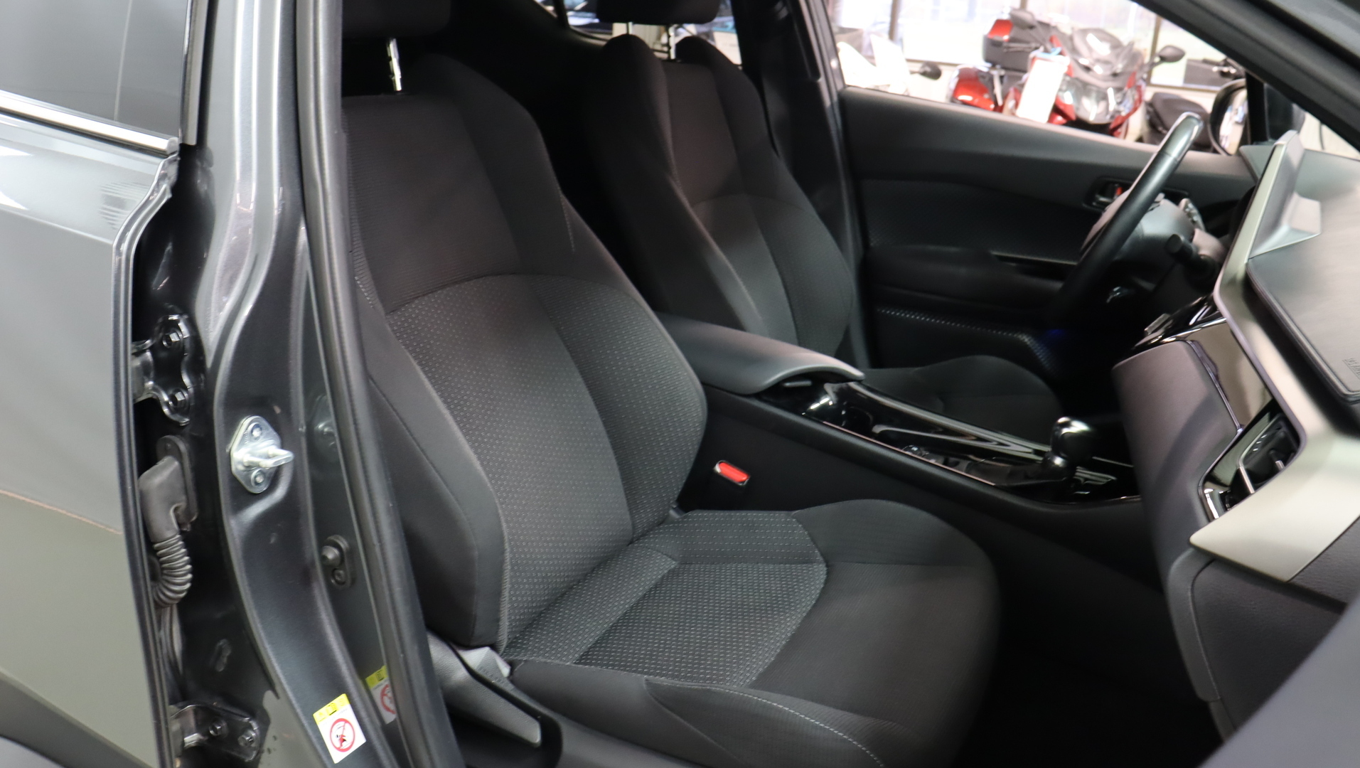 TOYOTA C-HR 2018